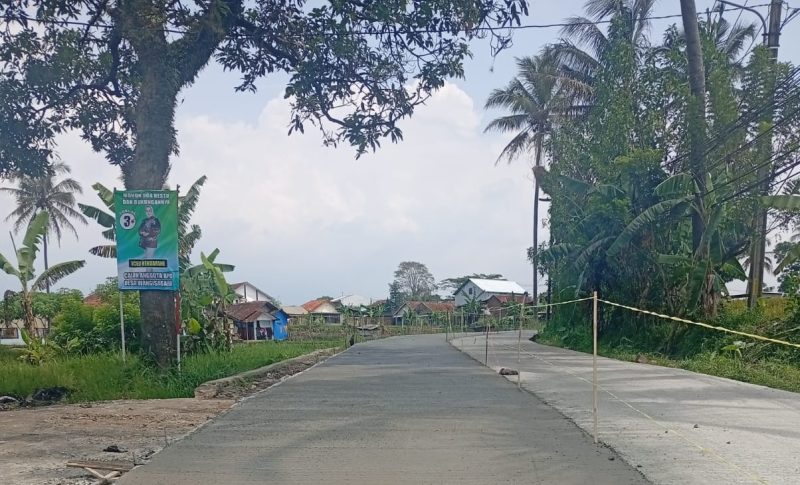 Pengguna Jalan Dukung  Pembangunan Jalan Raya Majalaya-Pacet Desa Neglasari