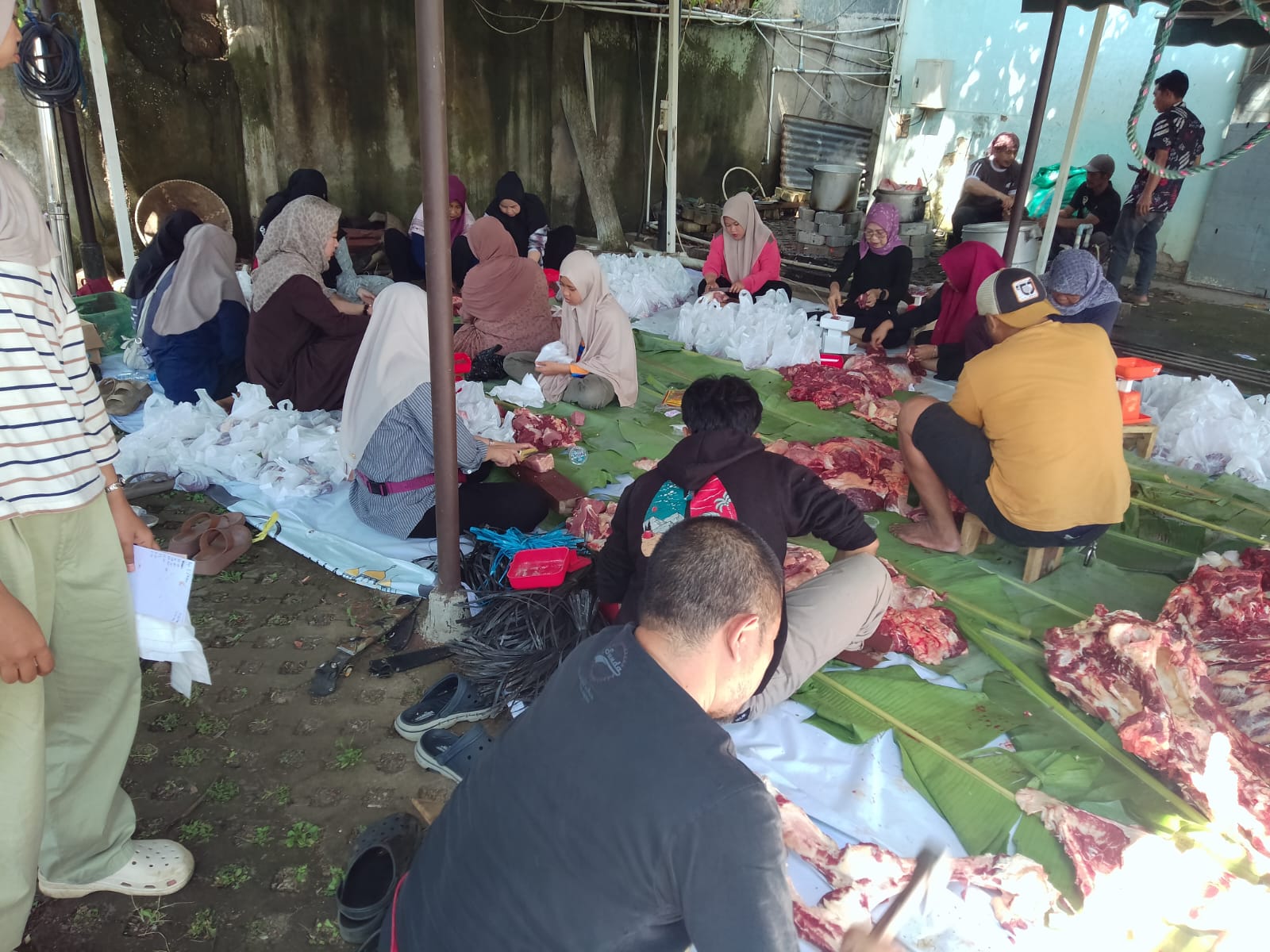 Idul Adha 1447 H, DKM Al-Karomah Ciparay Tebar Daging Kurban untuk Mustahik