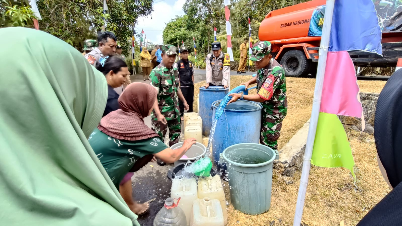 Kodim 0703/Cilacap Salurkan 15.000 Liter Air Bersih untuk Warga Karanggedang Sidareja