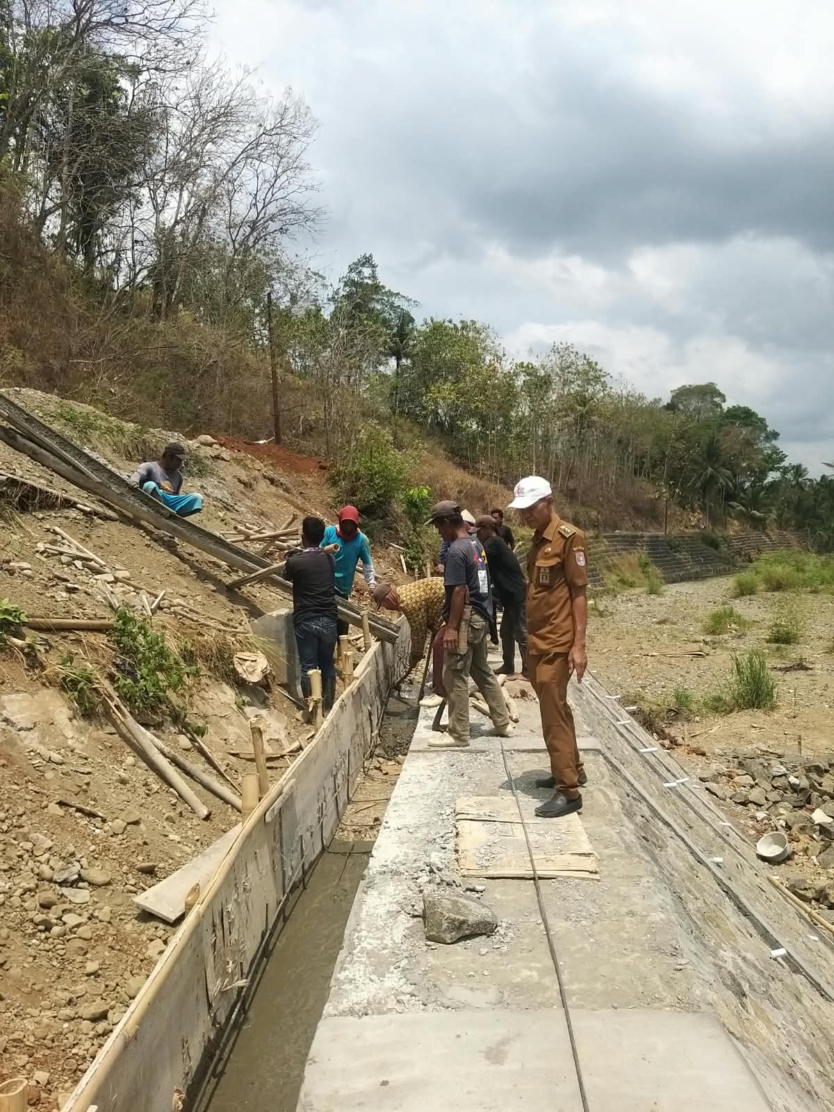 ​Progres Proyek Pengendalian Banjir Sungai Cirajayu Capai 50 Persen, Pemdes Bengbulang Apresiasi Kinerja Pelaksana dan Dukungan DPR RI