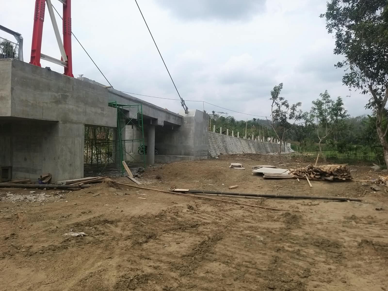 Pembangunan Jembatan Gantung Cingkangkareng Rampung 98 Persen, Siap Beroperasi Bulan Ini