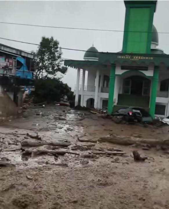 ​Diterjang Galodo dan Banjir Bandang, Kompleks Perkantoran Pemkab Solok Rusak Parah