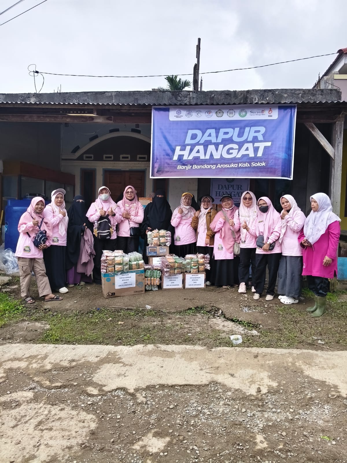 SDN 26 Singkarak Salurkan Bantuan Sembako untuk Korban Bencana Galodo di Kab. Solok