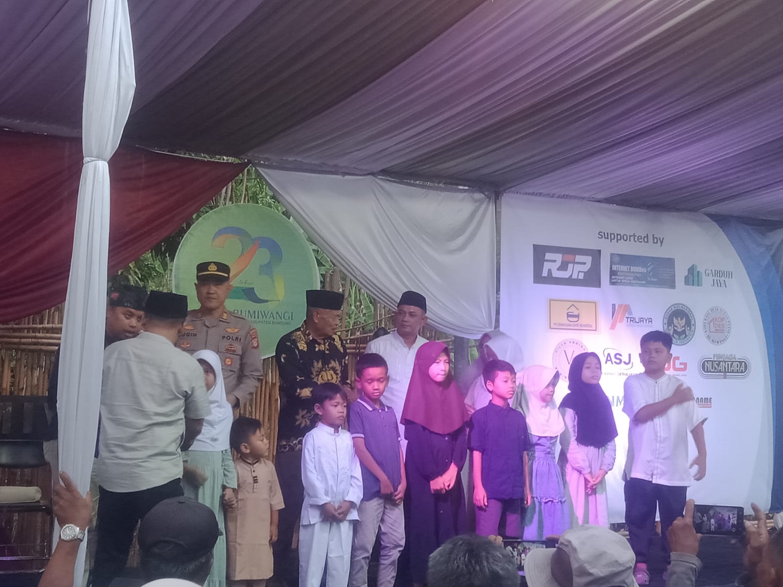 Peringati Milangkala Desa Bumiwangi Ke 23, Pemdes Santuni 100 anak Yarim