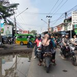 Diduga Terlambat, Pembangunan Jalan Raya Cicalengka-Majalaya Picu Kemacetan Parah 