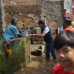 Paslon 1 Berikan Bantua Kepada Korban Banjir Di Desa Citeureup  RW 01