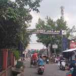 Kondisi  Gapura Perbatasan Kec  Ibun Dan Kec. Majalaya Sangat Memprihatinkan, Dikhawatirkan timbul kecelakaan