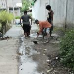 Warga Cor Jalan Menuju Masjid, Bukti Tidak Mampu nya Pemdes Bantarsari