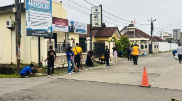 Peringati May Day, Komunitas KGenH dan TNI-Polri Gelar Aksi Bersih Lingkungan di Sidareja
